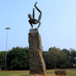 മാനാഞ്ചിറയിലെ പുഷപ്പ് എടുക്കുന്ന ഗാന്ധി യഥാര്‍ത്ഥത്തില്‍ ആരാണ്? mananchira pushup gandhi, musui, k s radhakrishnan, mananchira sculptures