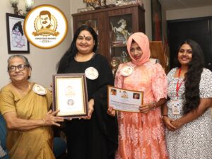 കലാഭവൻ മണി മെമ്മോറിയൽ  അവാർഡ് ബിന്ദു പണിക്കർക്ക് 