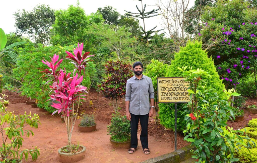 കെ സി പീറ്റർ; അമ്പുകുത്തി സ്കൂളിലെ പച്ചപ്പിന്റെ കാവലാൾ, best psc coaching centre kozhikode silverleaf psc academy, best psc coaching centre calicut silverleaf psc academy, psc coaching centre kozhikode silverleaf psc academy, psc coaching centre calicut silverleaf psc academy, kozhikode psc coaching centre calicut silverlef psc academy, calicut psc coaching centre kozhikode silverleaf psc academy, psc coaching silverleaf psc academy, calicutreporter.com