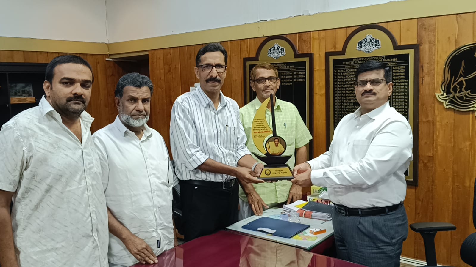 സർവീസിൽ നിന്ന് വിരമിക്കുന്ന എഡിഎം എൻ എം മെഹ് റലിക്ക് സ്നേഹാദരം നൽകി