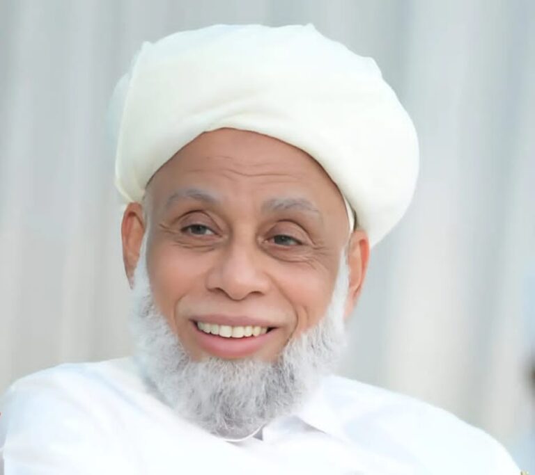 സയ്യിദ് മുഹമ്മദ് ജിഫ്രി മുത്തുക്കോയ തങ്ങൾക്ക് ഖാസി ഫൗണ്ടേഷൻ അവാർഡ്